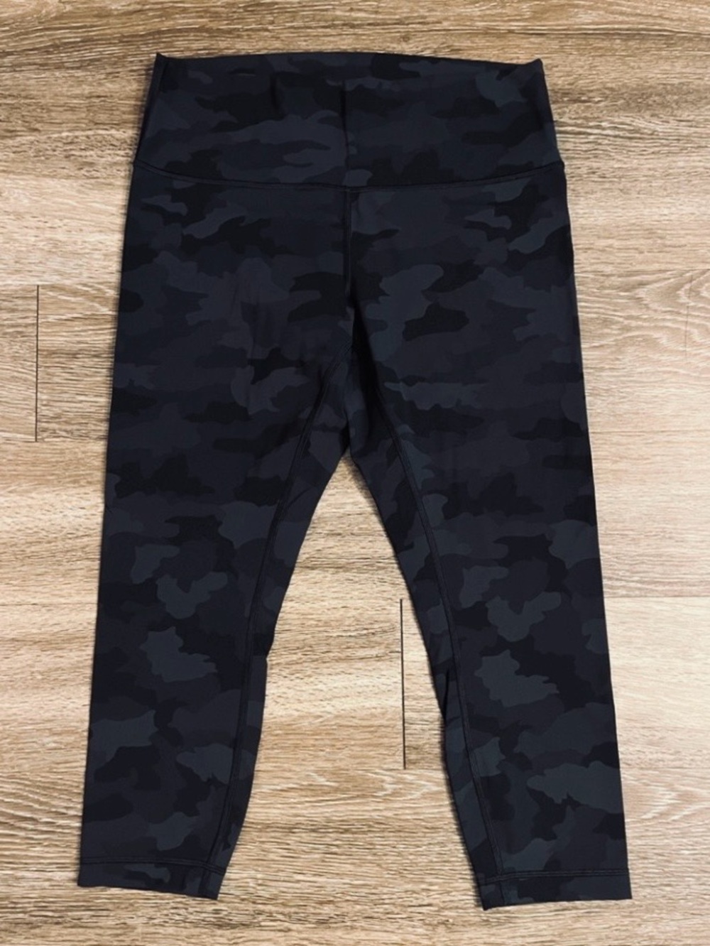 Lululemon Wunder Under High-Rise Crop 23" in Heritage 365 Camo Deep Coal Multi 8 - Picture 4 of 7